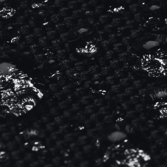 UNISEX NWT Under Armour Hustle 5.0 Waterproof Backpack Black and Silver Bag - Picture 8 of 10